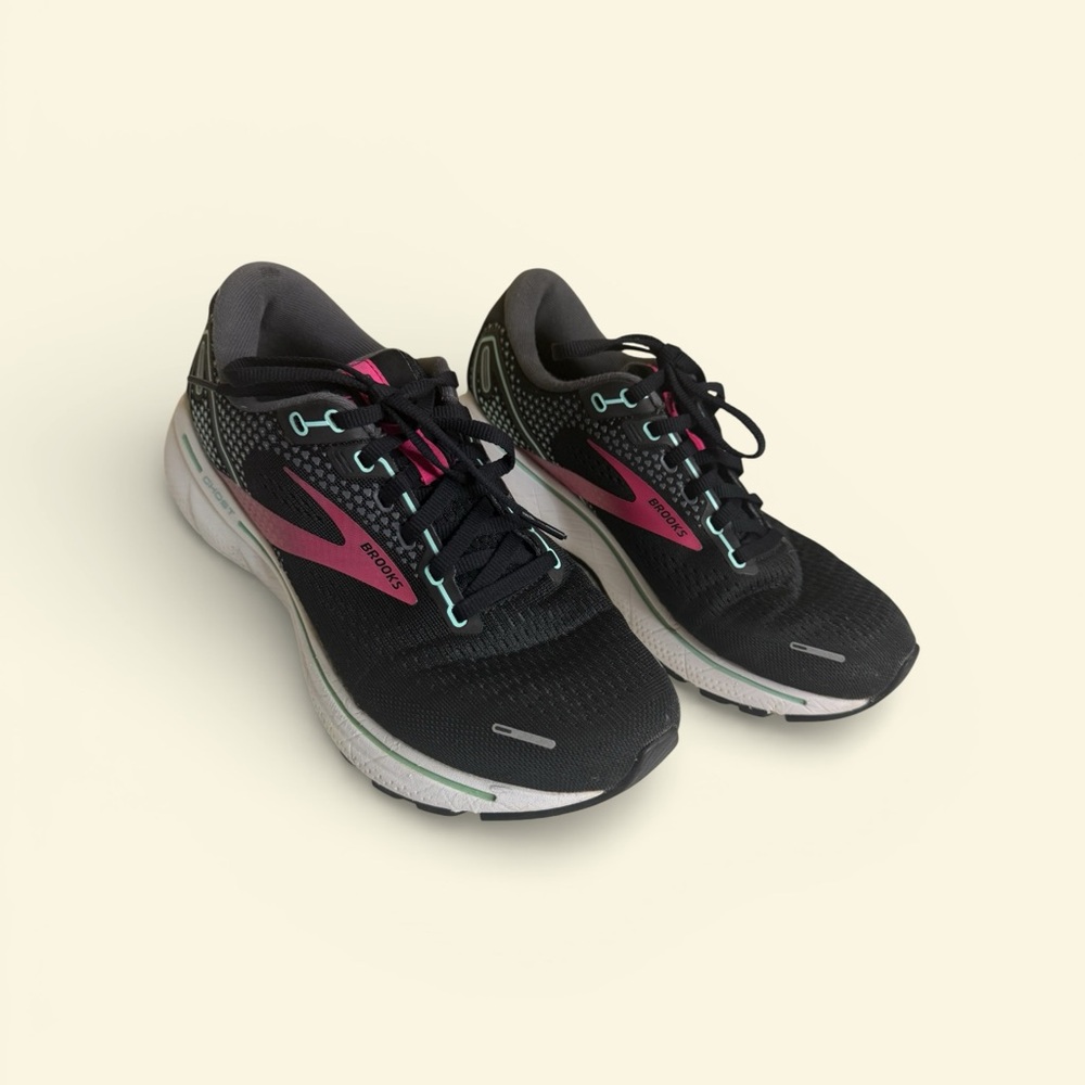 Brooks Women's Black and Pink Athletic Shoes